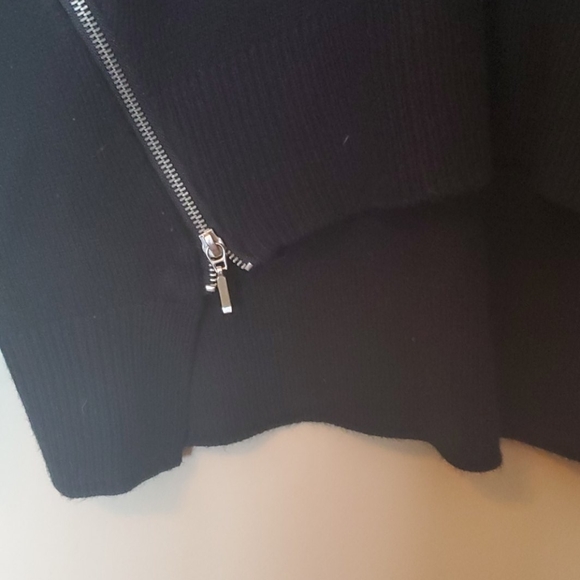 ⛱3/$20 Black V Neck Sweater Silver Zipper Details - Picture 4 of 5